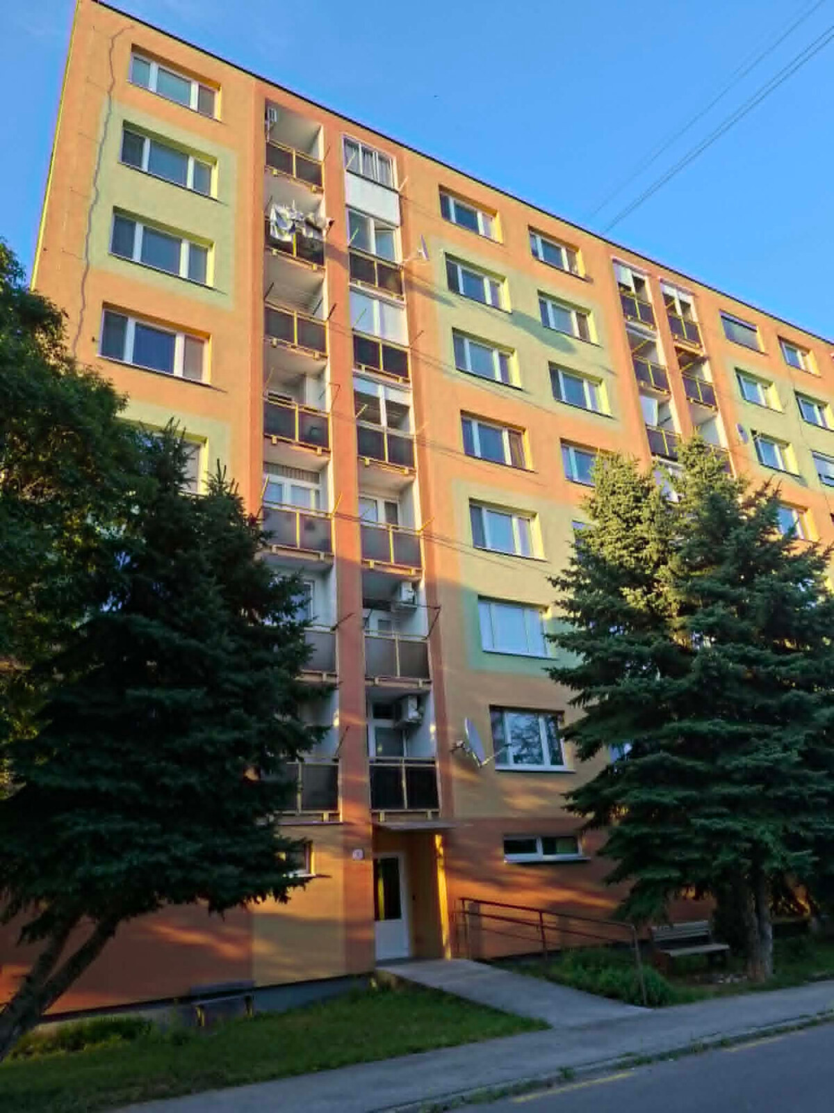 DOBRÉ REALITY-Kompl. prerobený a zariadený 3-i byt na predaj, Zapotôčk — foto 18