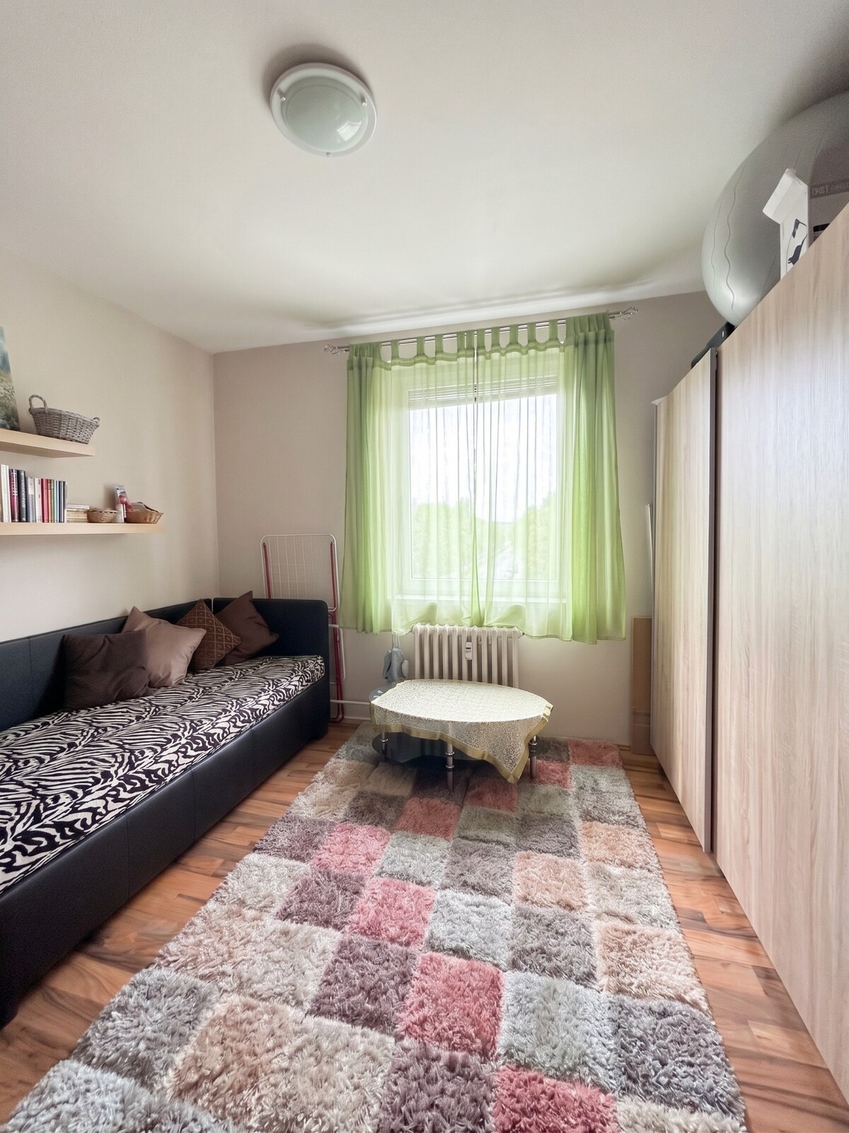 Svetlý 3-izbový byt s novou kuchyňou, klímou a panoramatickým výhľadom — foto 8