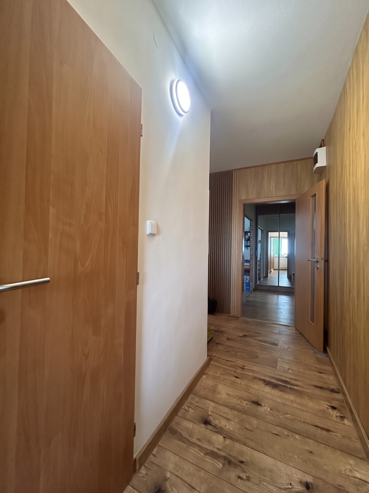Svetlý 3-izbový byt s novou kuchyňou, klímou a panoramatickým výhľadom — foto 9