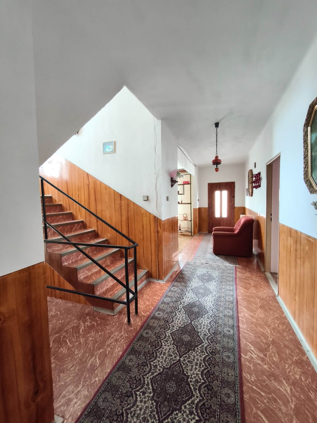 Priestranný dvojpodlažný rodinný dom pre veľkú rodinu-super stav. — foto 14