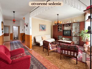 Priestranný dvojpodlažný rodinný dom pre veľkú rodinu-super stav. — foto 12