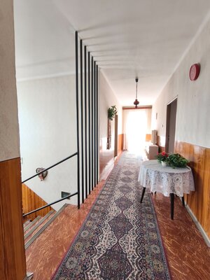 Priestranný dvojpodlažný rodinný dom pre veľkú rodinu-super stav. — foto 7