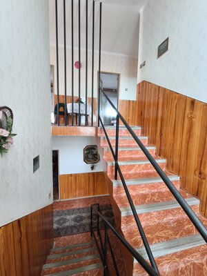 Priestranný dvojpodlažný rodinný dom pre veľkú rodinu-super stav. — foto 9