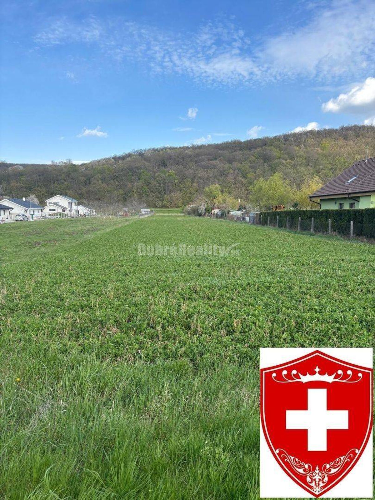 Jedinečný pozemok pod lesom v obci Sokolovce 675m2 – tiché miesto s ve — foto 4