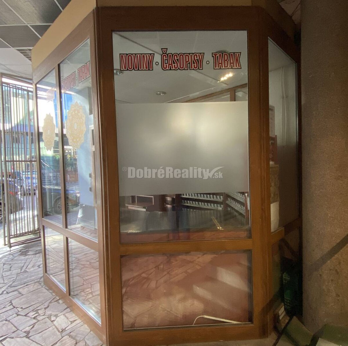 Predajný stánok - trafika na prenájom v centre Rimavskej Soboty — foto 3