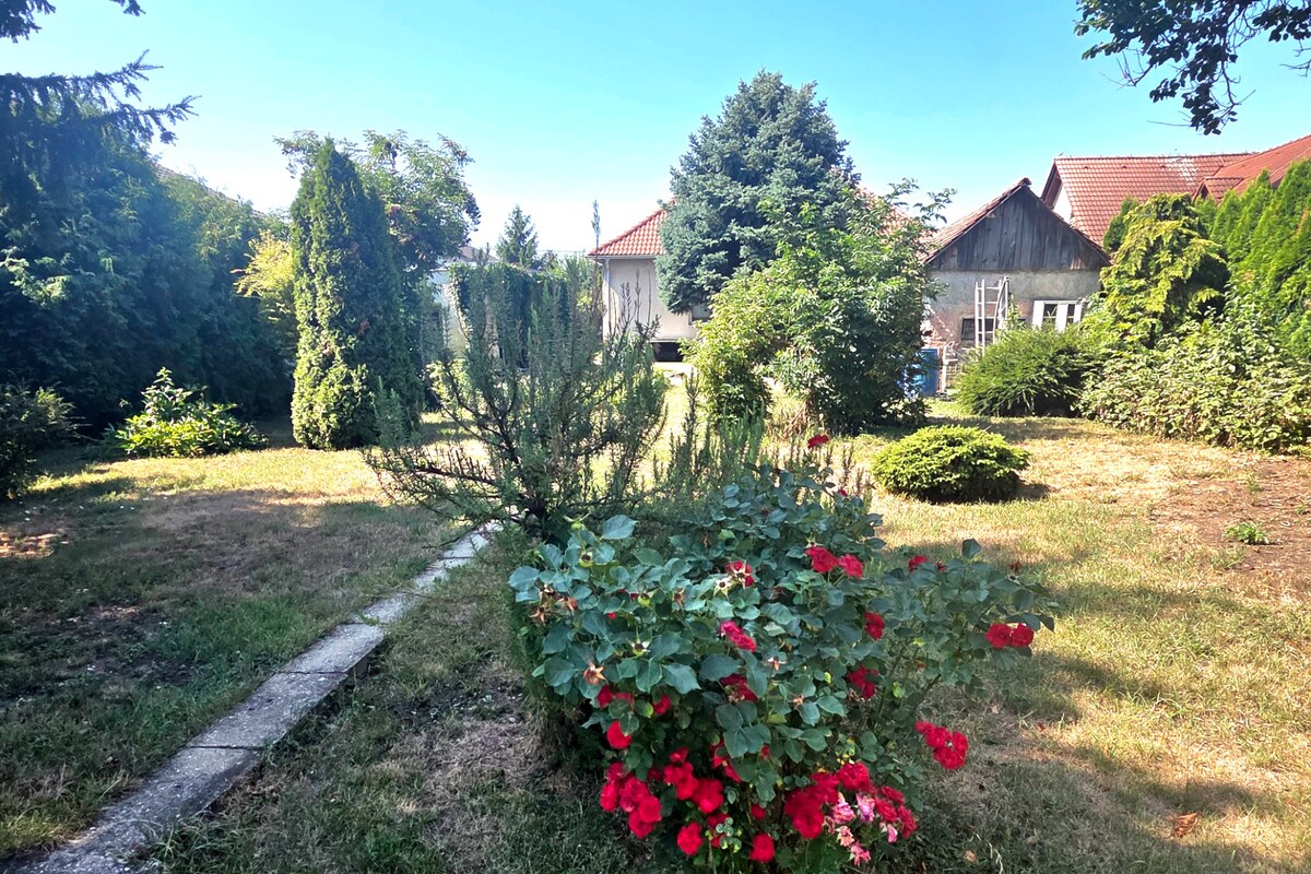 Pokojné miesto pre Vašu rodinu, rodinný domček  na priestranom pozemku