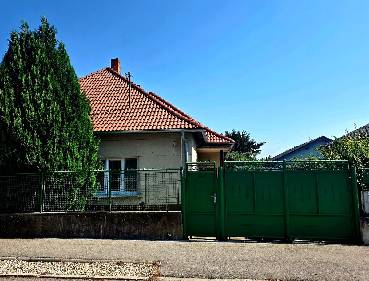 Pokojné miesto pre Vašu rodinu, rodinný domček  na priestranom pozemku — foto 16