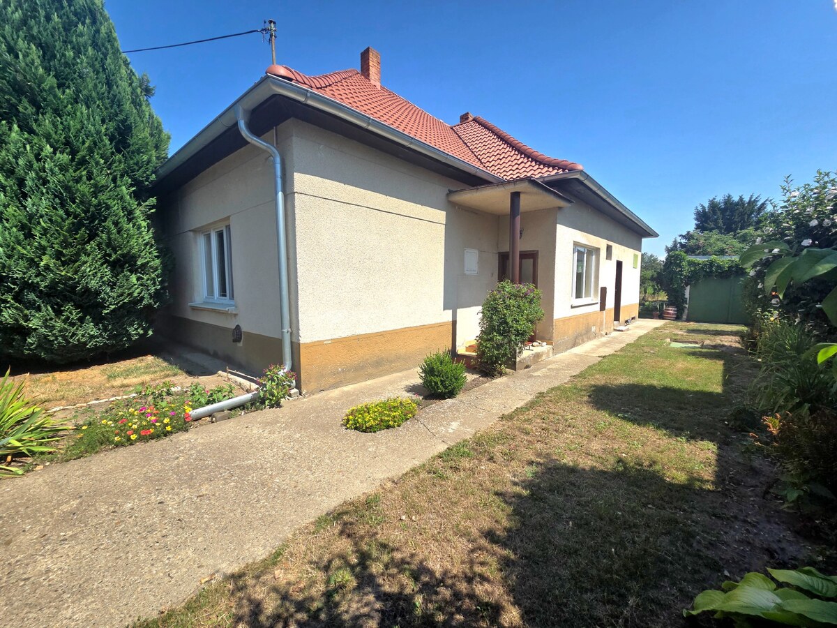 Pokojné miesto pre Vašu rodinu, rodinný domček  na priestranom pozemku — foto 3