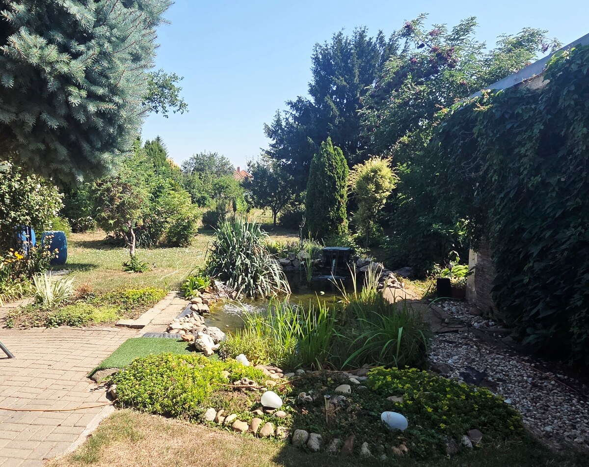 Pokojné miesto pre Vašu rodinu, rodinný domček  na priestranom pozemku — foto 4