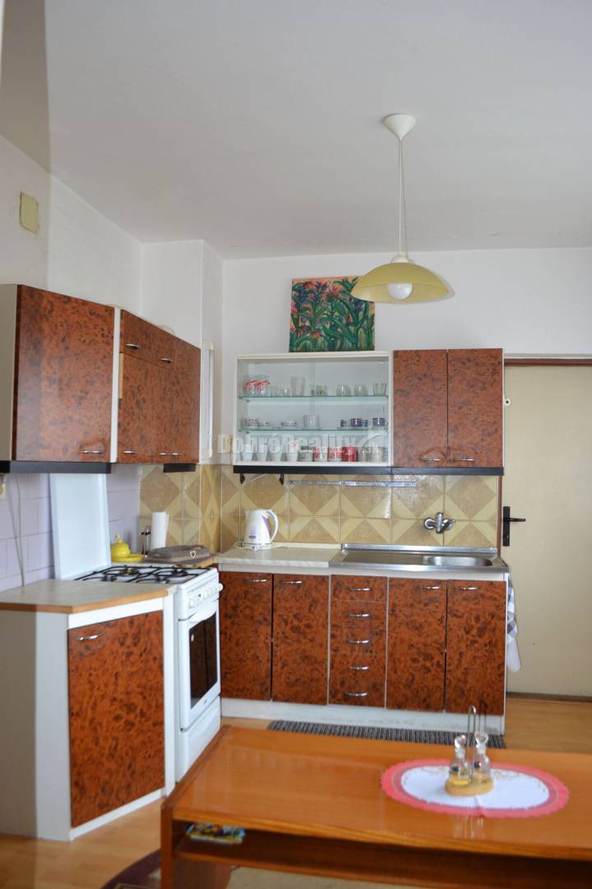 REZERVOVANÉ -  Na predaj priestranný 6 - izbový rodinný dom. — foto 10