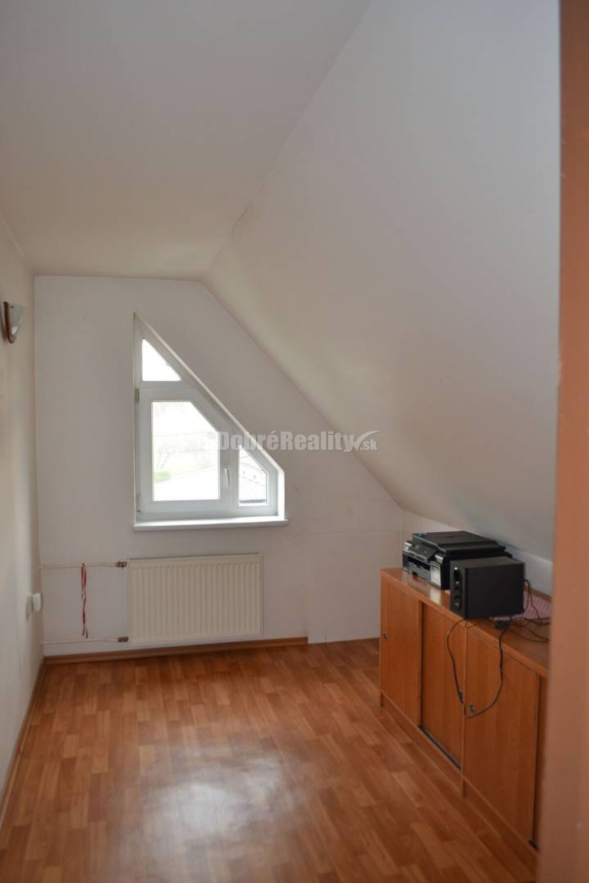 REZERVOVANÉ -  Na predaj priestranný 6 - izbový rodinný dom. — foto 13