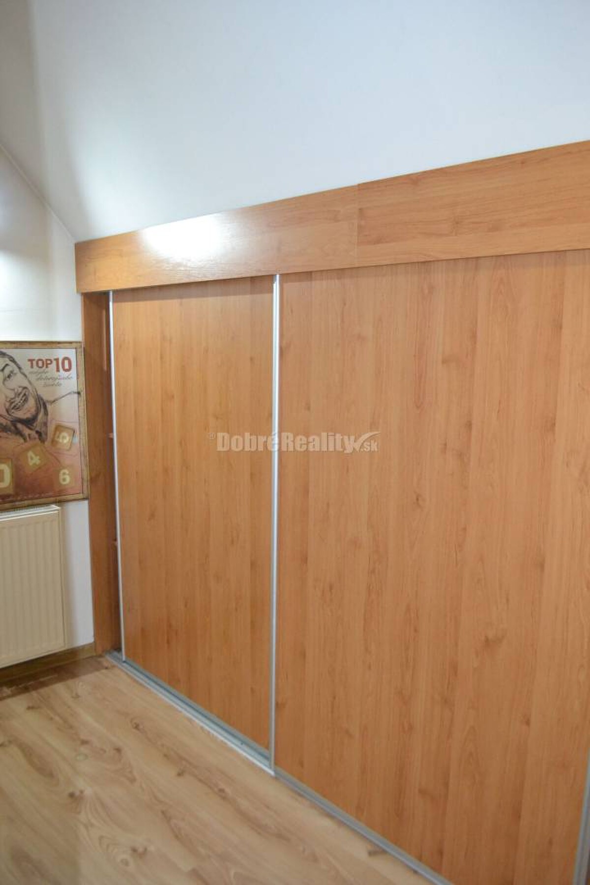 REZERVOVANÉ -  Na predaj priestranný 6 - izbový rodinný dom. — foto 19