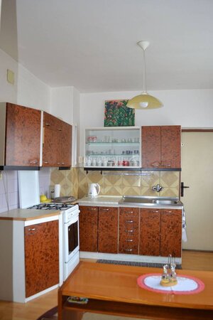 REZERVOVANÉ -  Na predaj priestranný 6 - izbový rodinný dom. — foto 10
