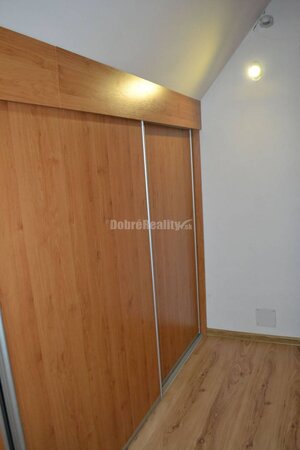 REZERVOVANÉ -  Na predaj priestranný 6 - izbový rodinný dom. — foto 20