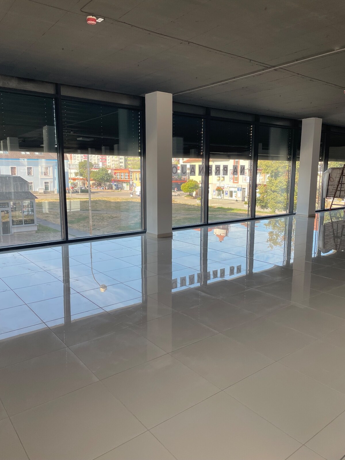 ponúkame obchodné priestory 800m2 — foto 9