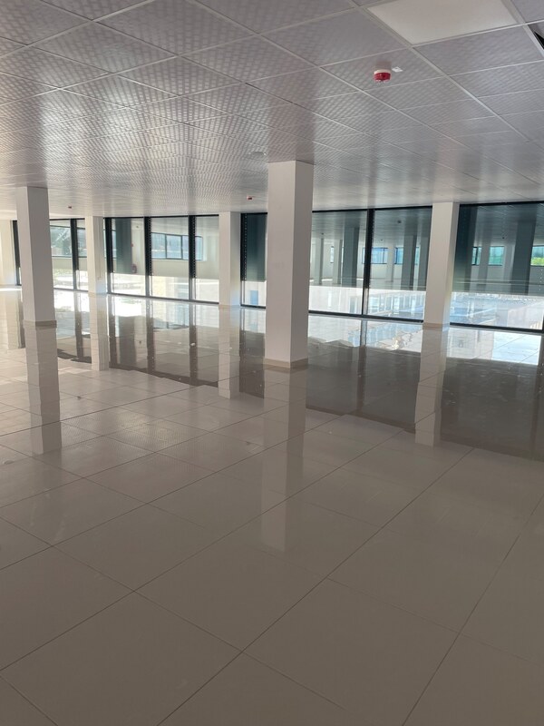 ponúkame obchodné priestory 800m2