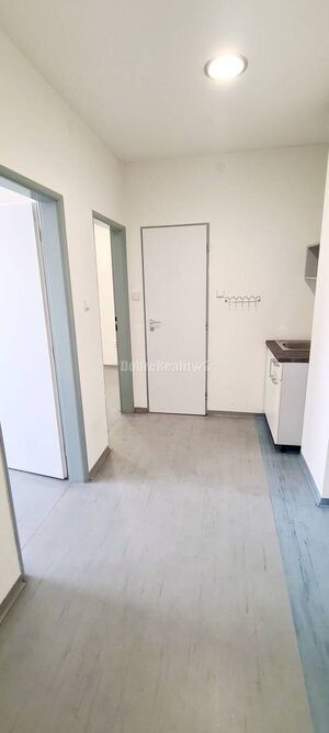 Dobré reality-na prenájom priestory 48,4 m2 a 30,90m2+ kúpelňa s wc, p — foto 7