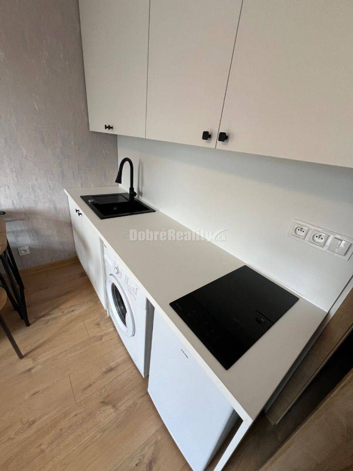 Exkluzívne na prenájom nádherná garsónka v Prievidzi — foto 7