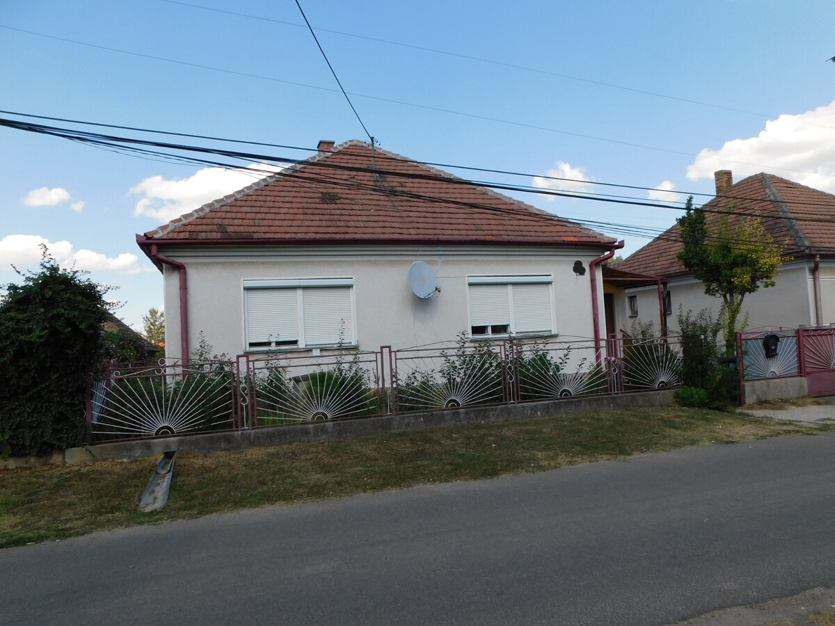 Na predaj  ihneď obývateľný 3-izbový tehlový dom v Bátorových Kosihách — foto 3