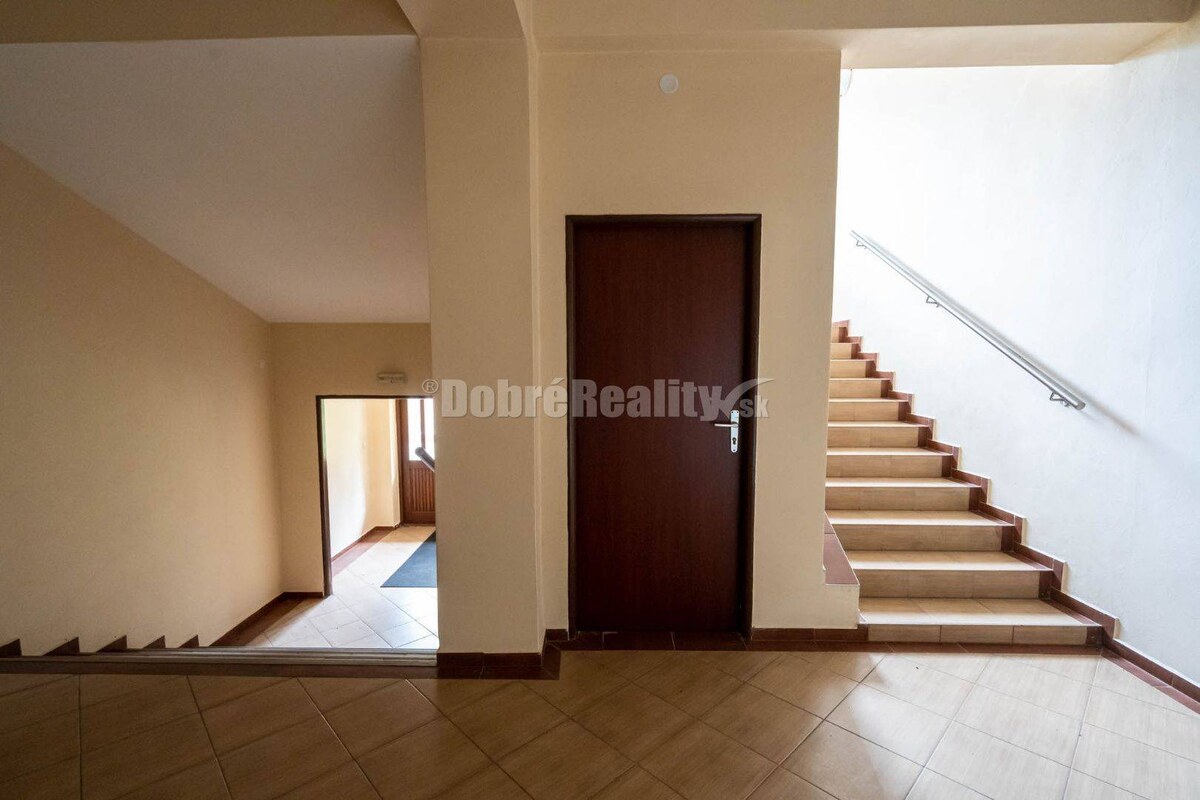 PRENÁJOM: Kancelária alebo priestor pre služby, 21 m², Brezno — foto 5
