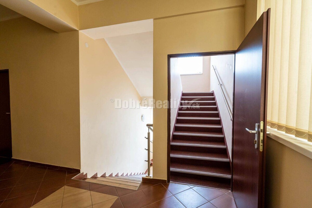 PRENÁJOM: Kancelária alebo priestor pre služby, 21 m², Brezno — foto 6