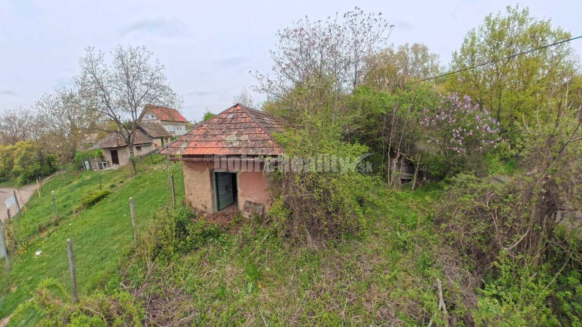 Dobré Reality ponúkajú pozemok s viničným domčekom — foto 2