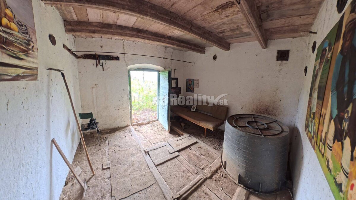Dobré Reality ponúkajú pozemok s viničným domčekom — foto 4