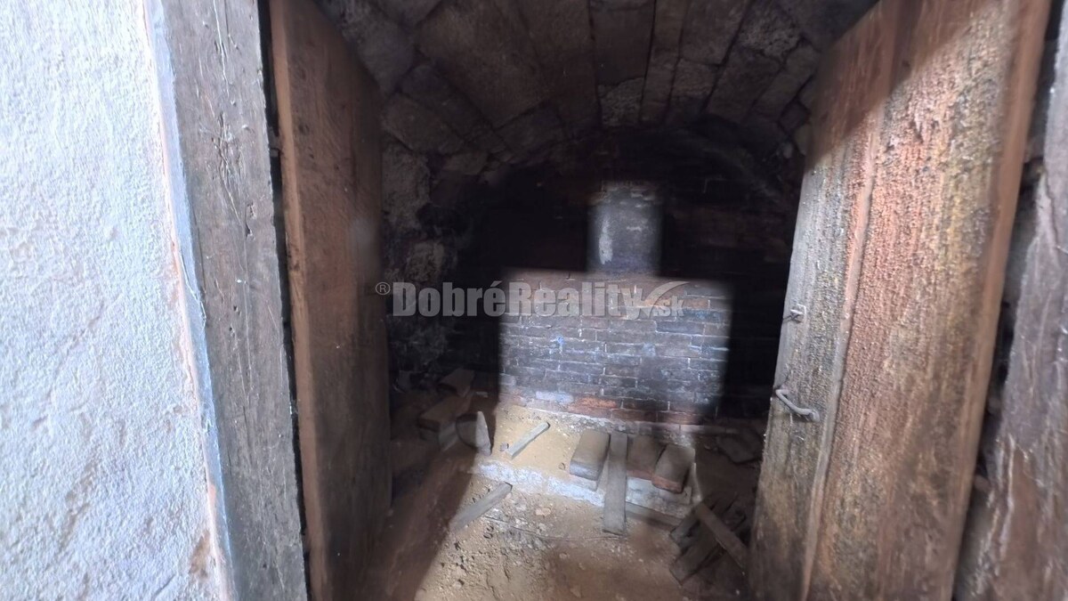 Dobré Reality ponúkajú pozemok s viničným domčekom — foto 6
