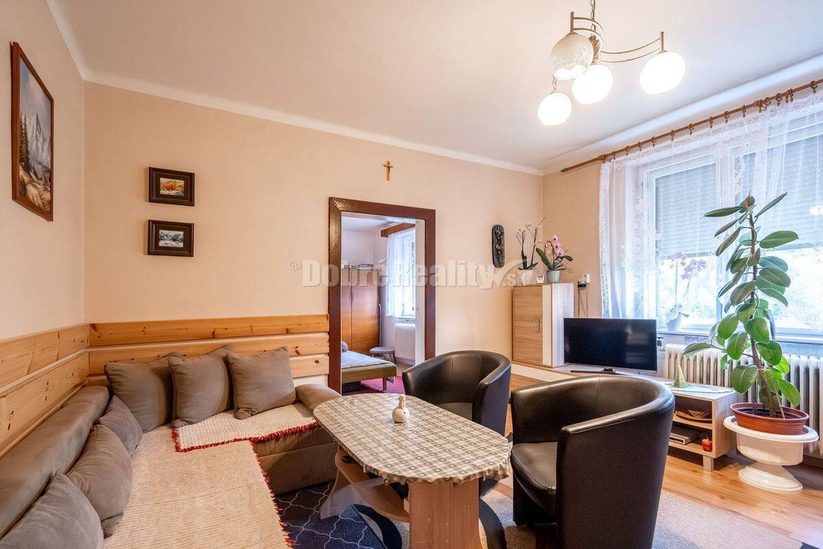REZERVOVANÝ - Veľký rodinný dom s hospodárskym zázemím a záhradou — foto 5