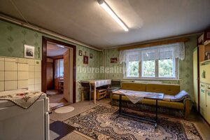 REZERVOVANÝ - Veľký rodinný dom s hospodárskym zázemím a záhradou — foto 11