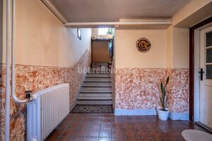 REZERVOVANÝ - Veľký rodinný dom s hospodárskym zázemím a záhradou — foto 15