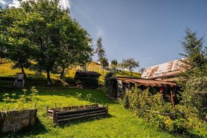 REZERVOVANÝ - Veľký rodinný dom s hospodárskym zázemím a záhradou — foto 20