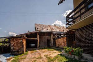 REZERVOVANÝ - Veľký rodinný dom s hospodárskym zázemím a záhradou — foto 3
