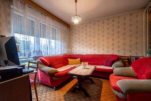 REZERVOVANÝ - Veľký rodinný dom s hospodárskym zázemím a záhradou — foto 9