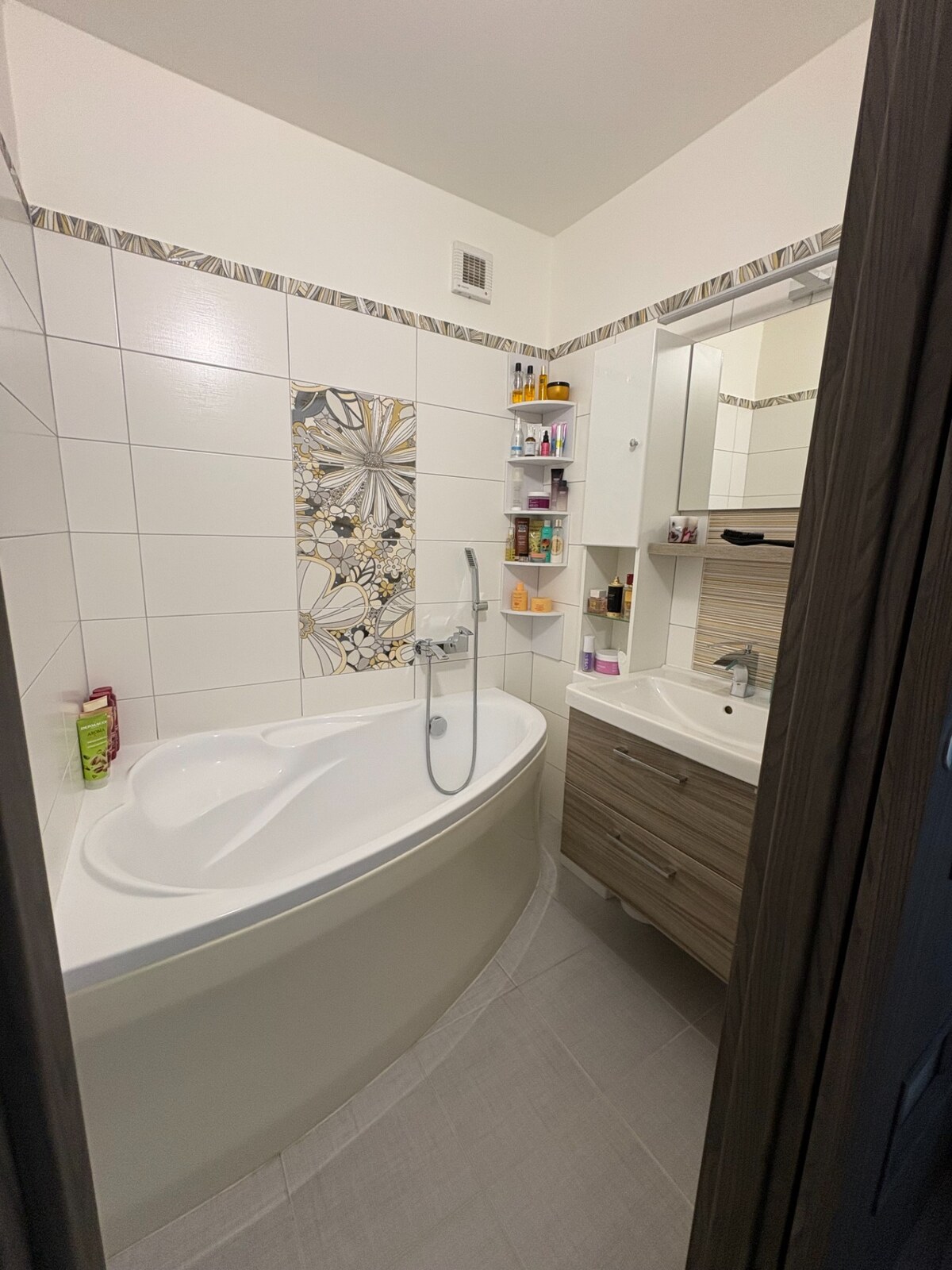 Na predaj veľký, zariadený 2 i byt v Nových Zámkoch, ul. Šafárikova ! — foto 13