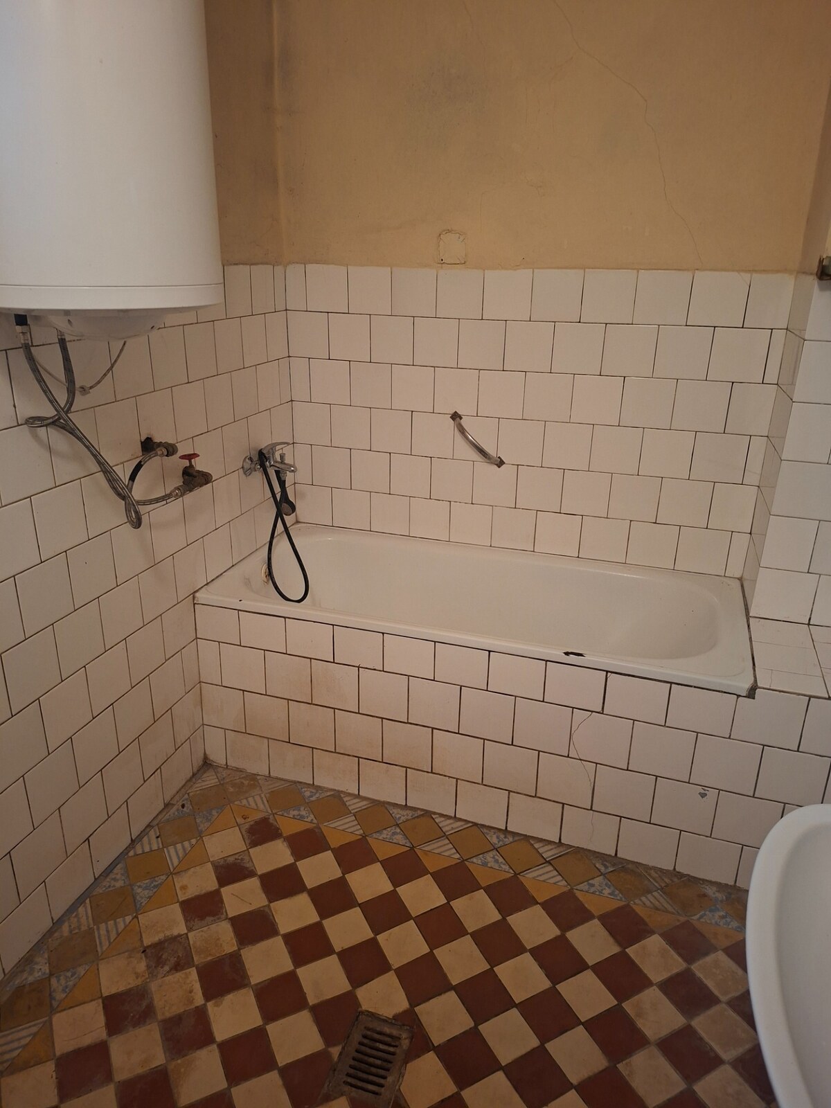 Rodinný dom na predaj v obci Bešeňov o. Nové Zámky ! — foto 8
