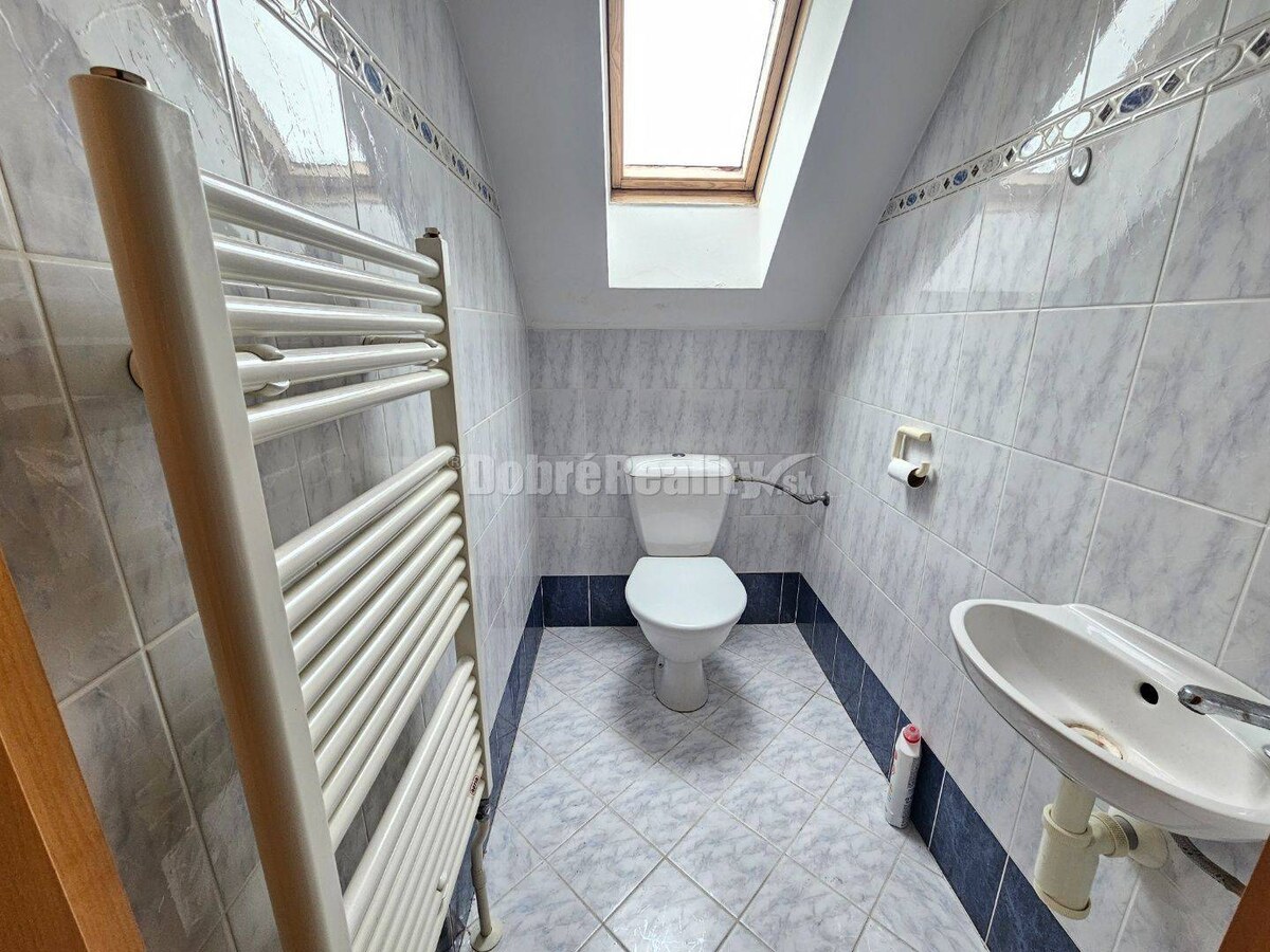 PRENÁJOM 4 izbového bytu v podkroví - centrum PIEŠŤANY - prenajaté — foto 10