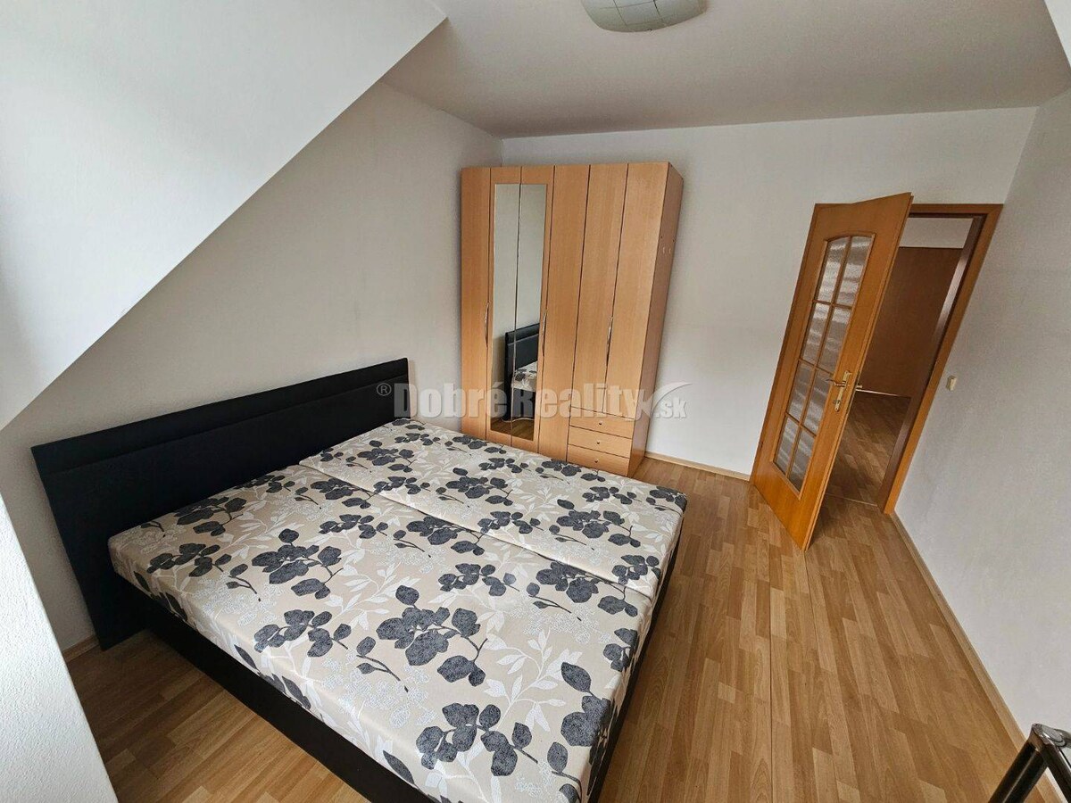 PRENÁJOM 4 izbového bytu v podkroví - centrum PIEŠŤANY - prenajaté — foto 15