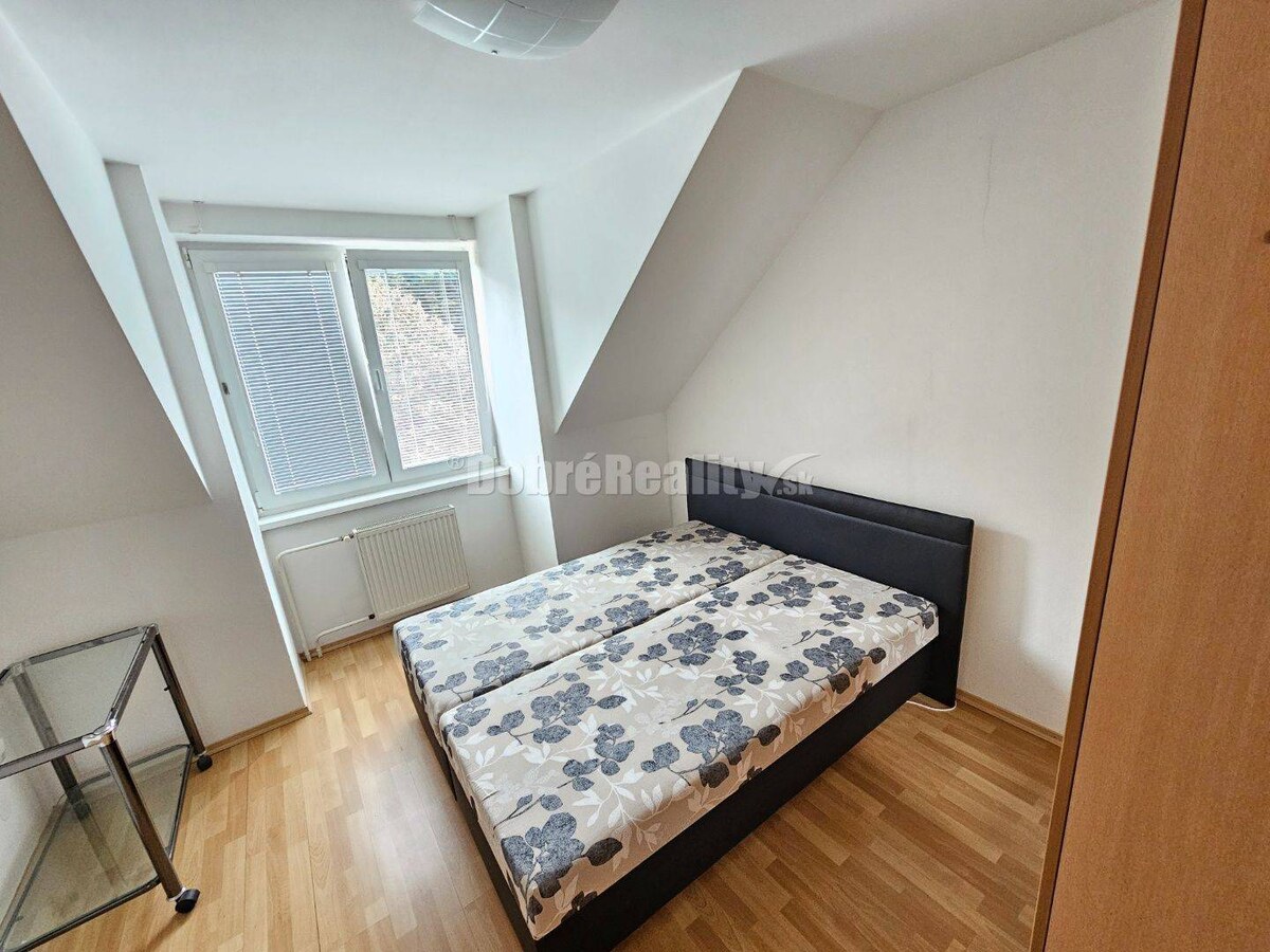 PRENÁJOM 4 izbového bytu v podkroví - centrum PIEŠŤANY - prenajaté — foto 16