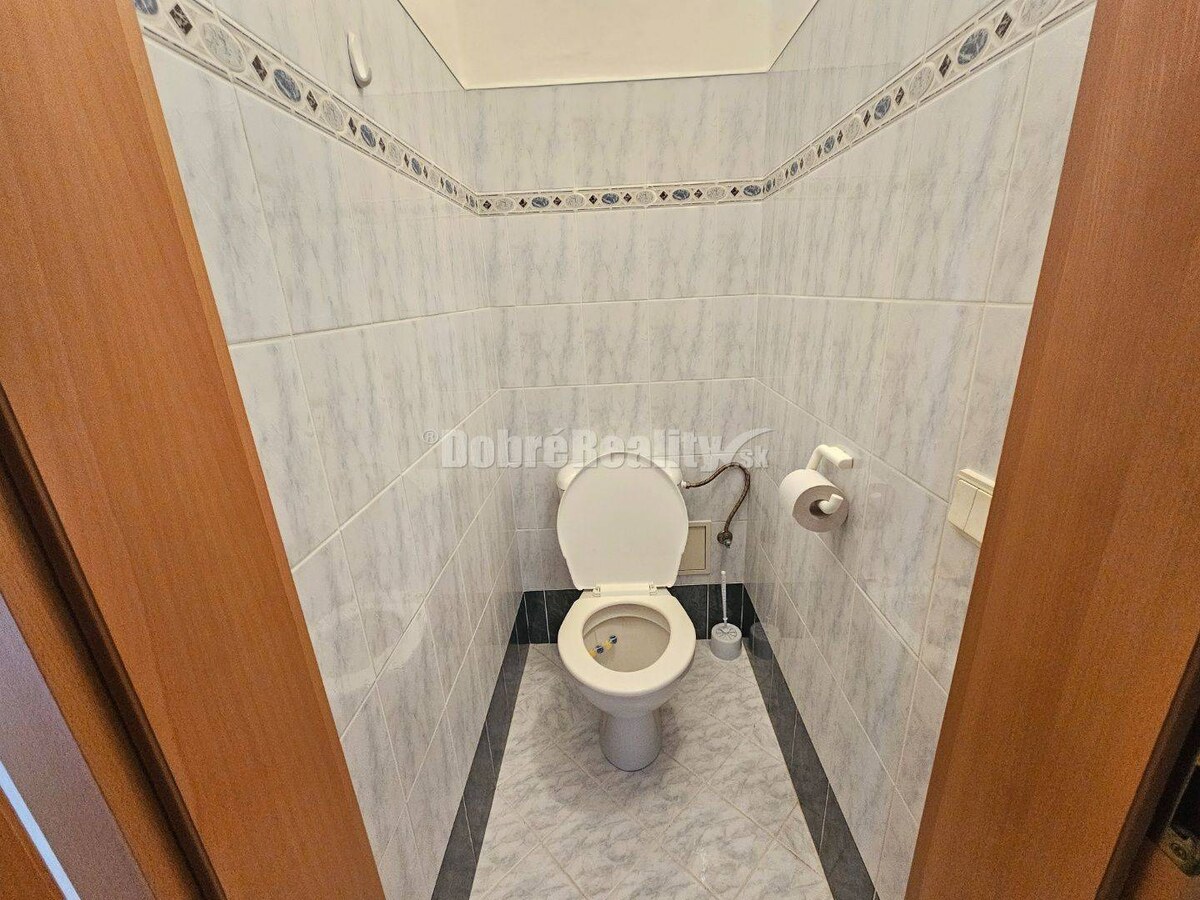 PRENÁJOM 4 izbového bytu v podkroví - centrum PIEŠŤANY - prenajaté — foto 18