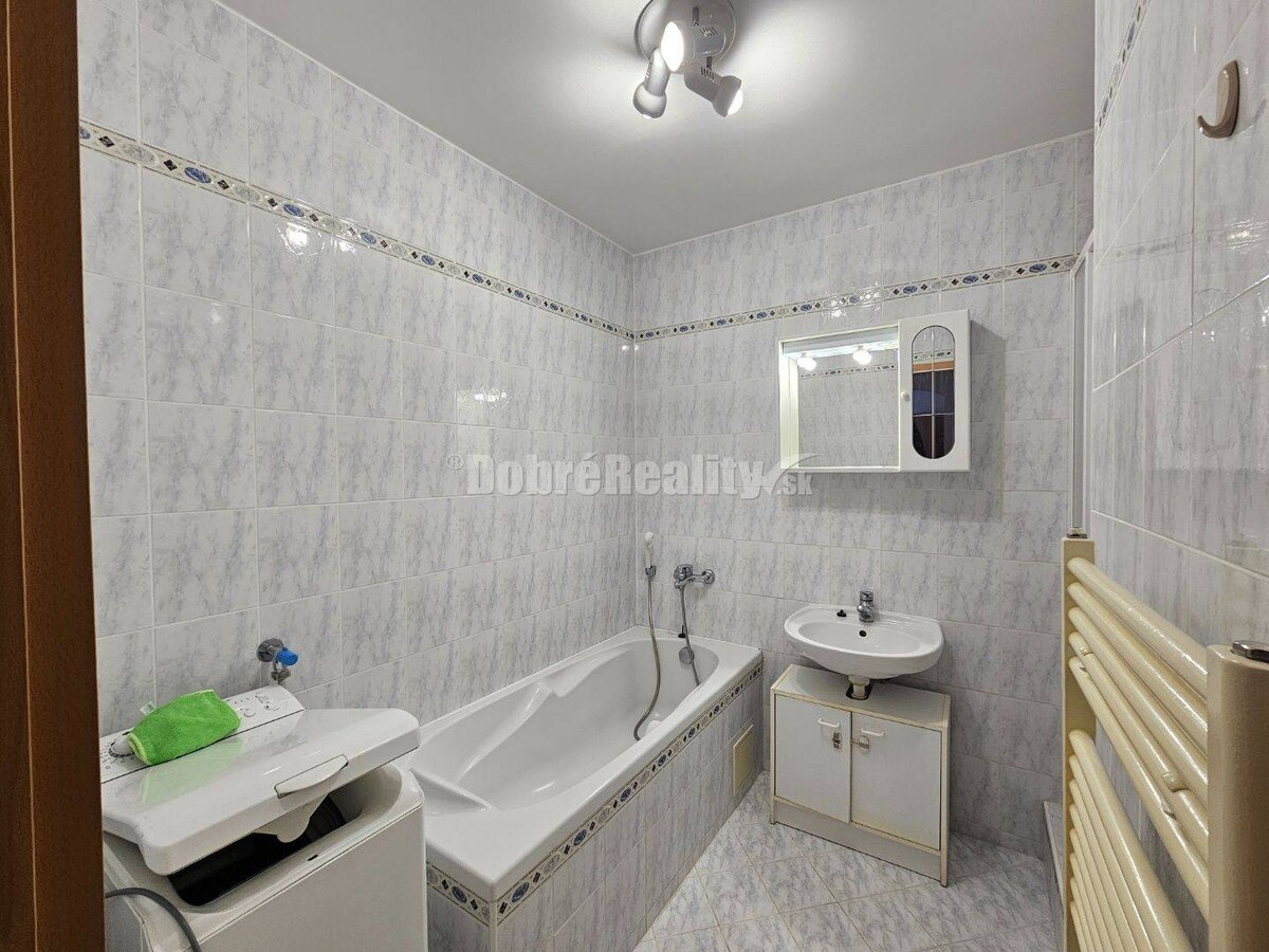 PRENÁJOM 4 izbového bytu v podkroví - centrum PIEŠŤANY - prenajaté — foto 19