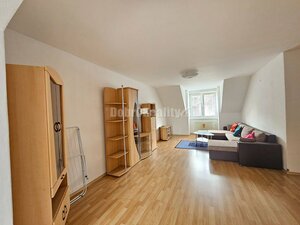 PRENÁJOM 4 izbového bytu v podkroví - centrum PIEŠŤANY - prenajaté — foto 4