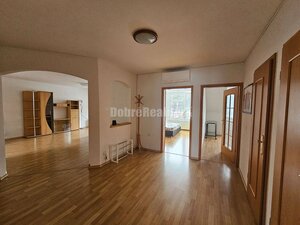 PRENÁJOM 4 izbového bytu v podkroví - centrum PIEŠŤANY - prenajaté — foto 6