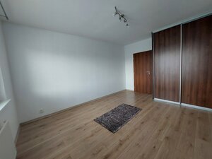 PRENÁJOM: NÁDHERNÝ, VEĽKÝ 3 IZBOVÝ BYT S LOGGIOU, SÁSOVÁ — foto 8