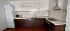 PRENÁJOM: SLNEČNÝ 3 IZBOVÝ BYT S BALKÓNOM A PARKOVANÍM, CENTRUM — foto 3