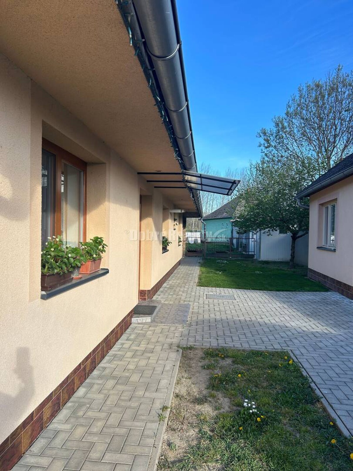 Zariadený 4-izbový rodinný dom s letnou kuchyňou, terasou a pivnicou! — foto 10