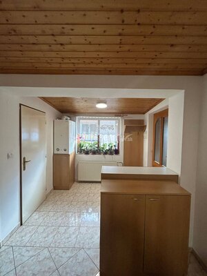 Zariadený 4-izbový rodinný dom s letnou kuchyňou, terasou a pivnicou! — foto 13