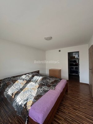 Zariadený 4-izbový rodinný dom s letnou kuchyňou, terasou a pivnicou! — foto 20