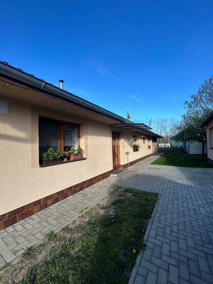 Zariadený 4-izbový rodinný dom s letnou kuchyňou, terasou a pivnicou! — foto 4
