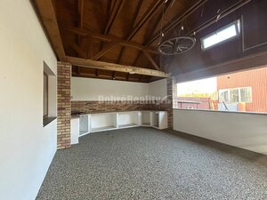 Zariadený 4-izbový rodinný dom s letnou kuchyňou, terasou a pivnicou! — foto 7